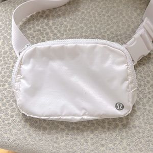 Lululemon everywhere crossbody opal